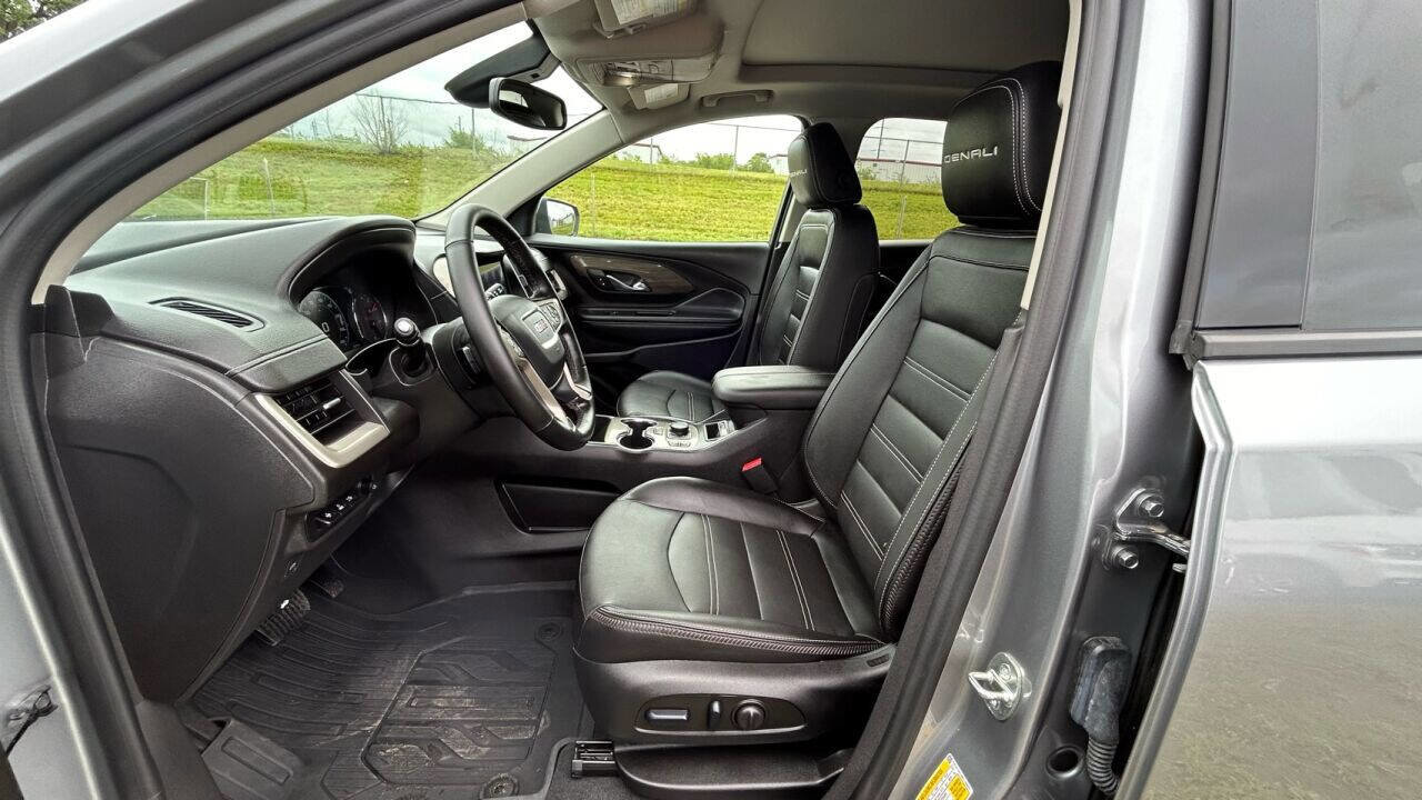 Used 2024 GMC Terrain Denali w/ Denali Premium Package image 8