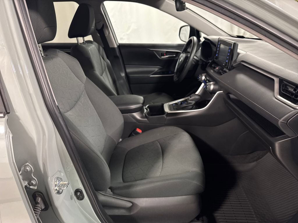 Used 2022 Toyota RAV4 XLE AWD/4WD image 38