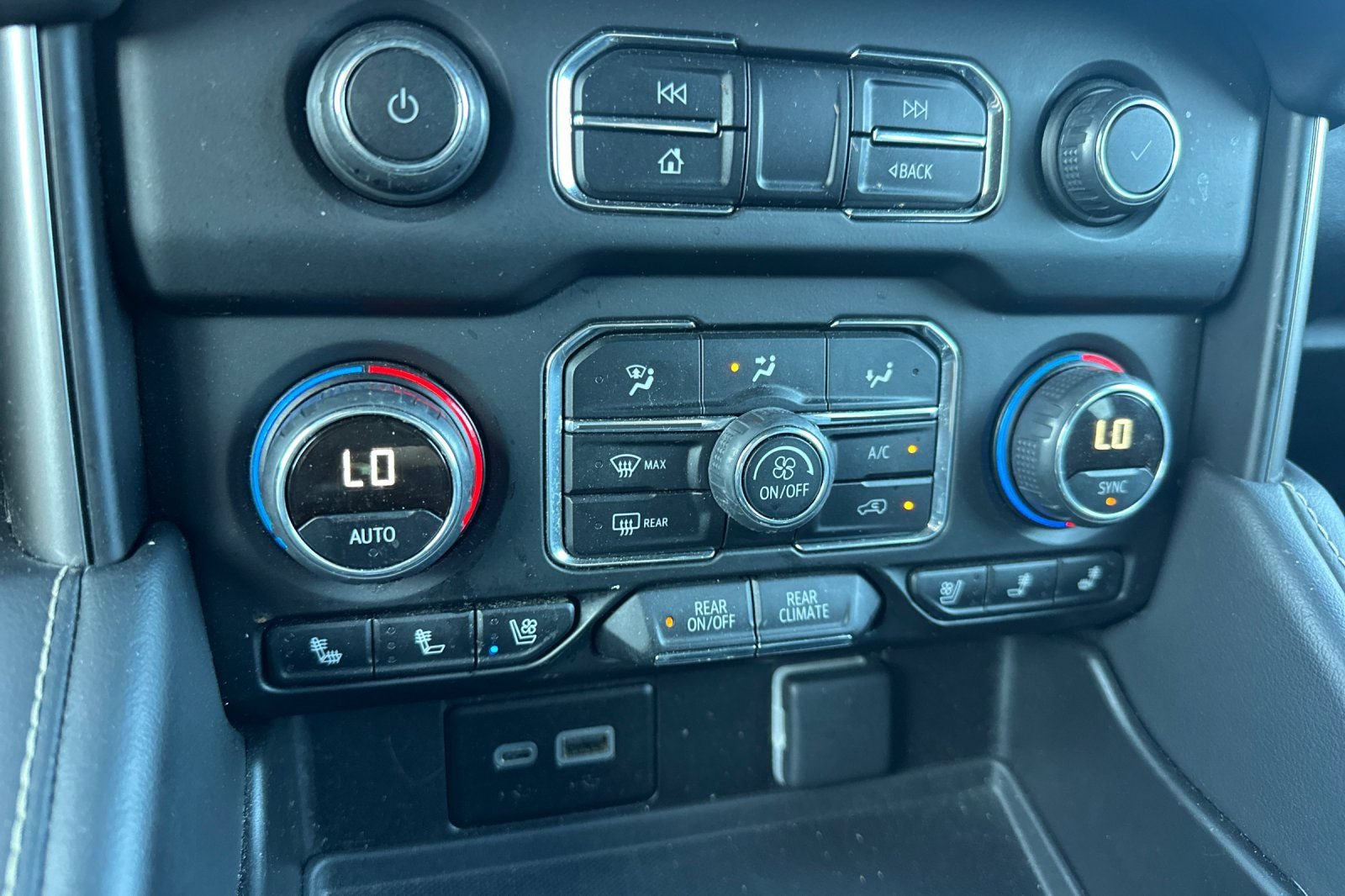 Used 2024 Chevrolet Tahoe Premier RWD image 27