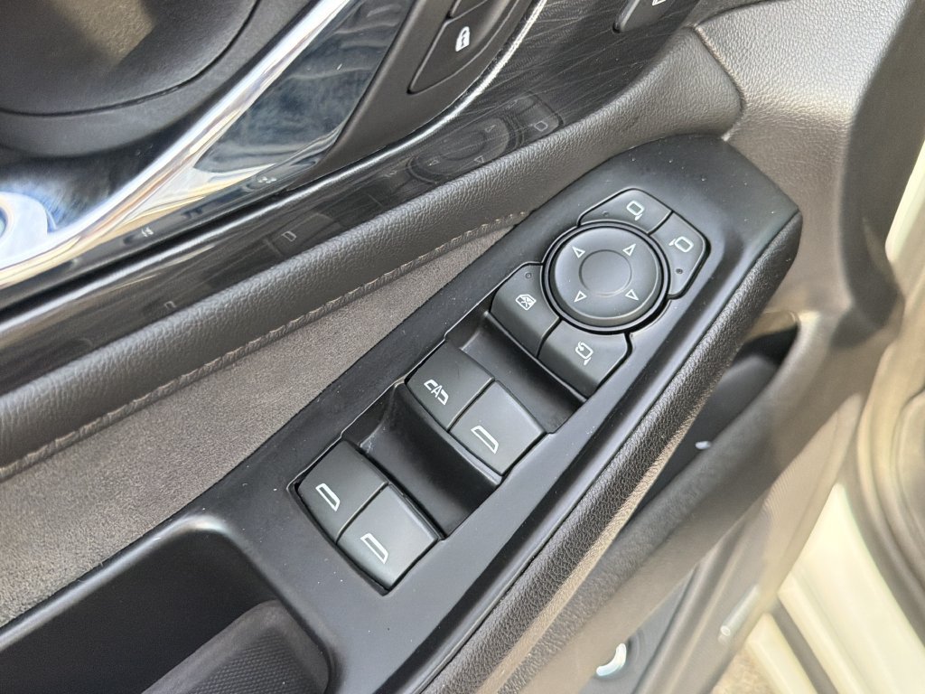 Used 2022 Chevrolet Traverse High Country FWD image 25