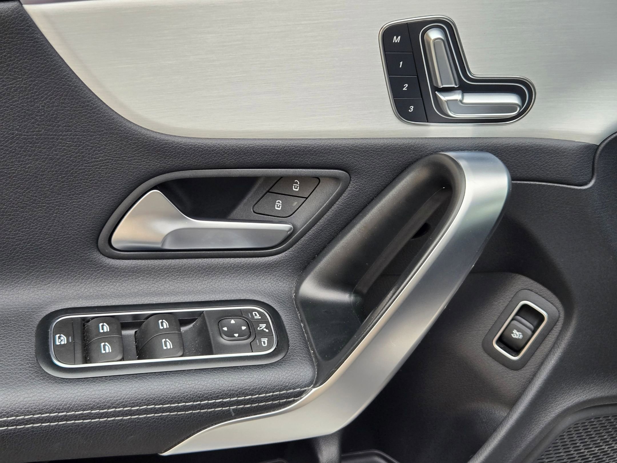 Used 2025 Mercedes-Benz CLA 250 4MATIC image 11