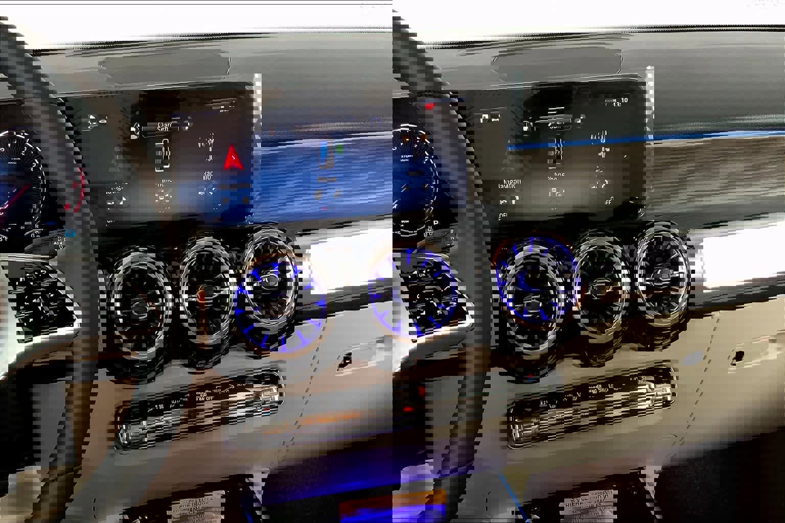 New 2025 Mercedes-Benz GLB 250 4MATIC image 9