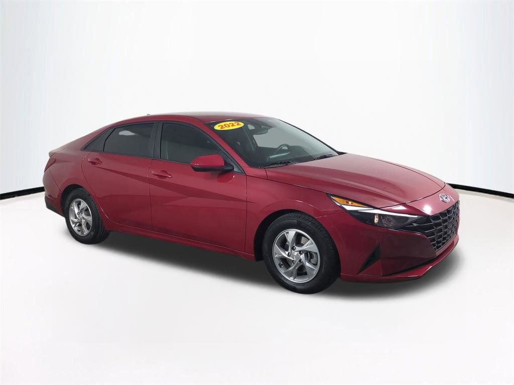 Certified 2022 Hyundai Elantra SE image 2
