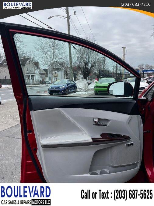 Used 2011 Toyota Venza AWD w/ Comfort Pkg image 9