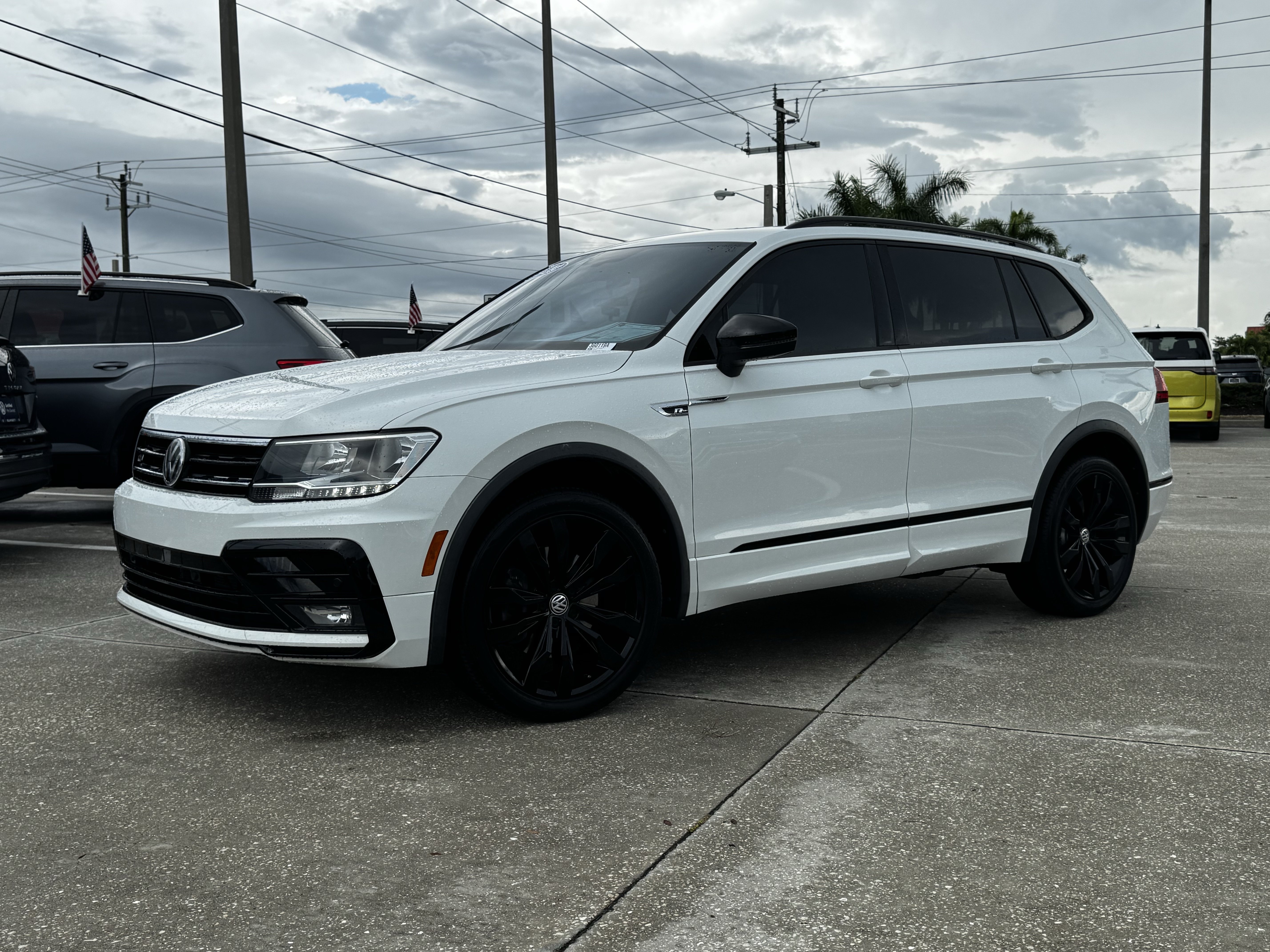Used 2020 Volkswagen Tiguan SE R-Line FWD image 8