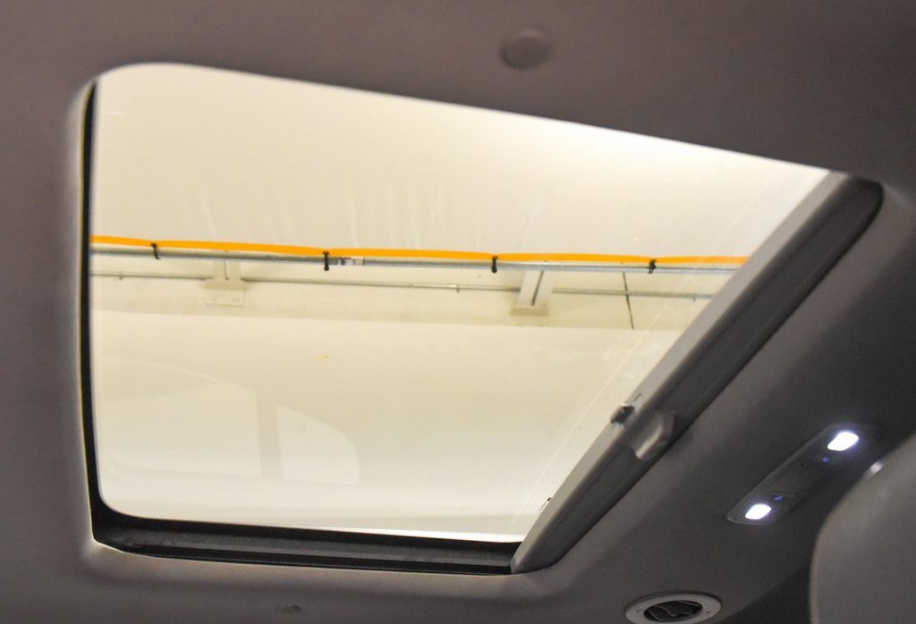 Used 2023 GMC Acadia SLT w/ Preferred Package image 37