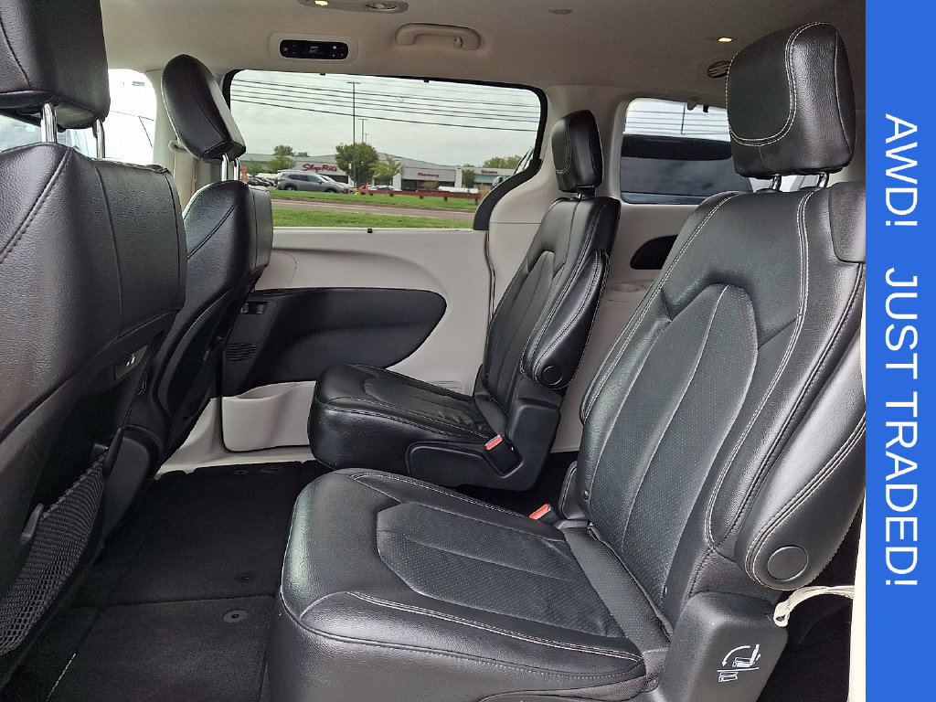 Used 2022 Chrysler Pacifica Touring-L AWD/4WD image 11