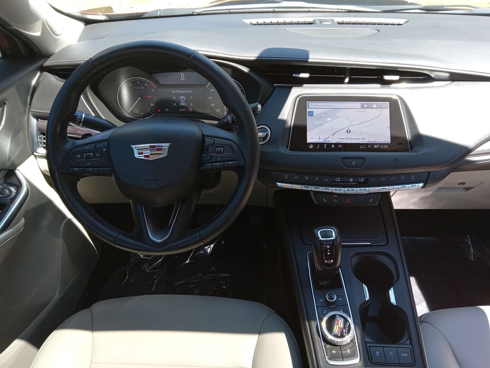 Used 2019 Cadillac XT4 Luxury w/ Cold Weather Package AWD/4WD image 14