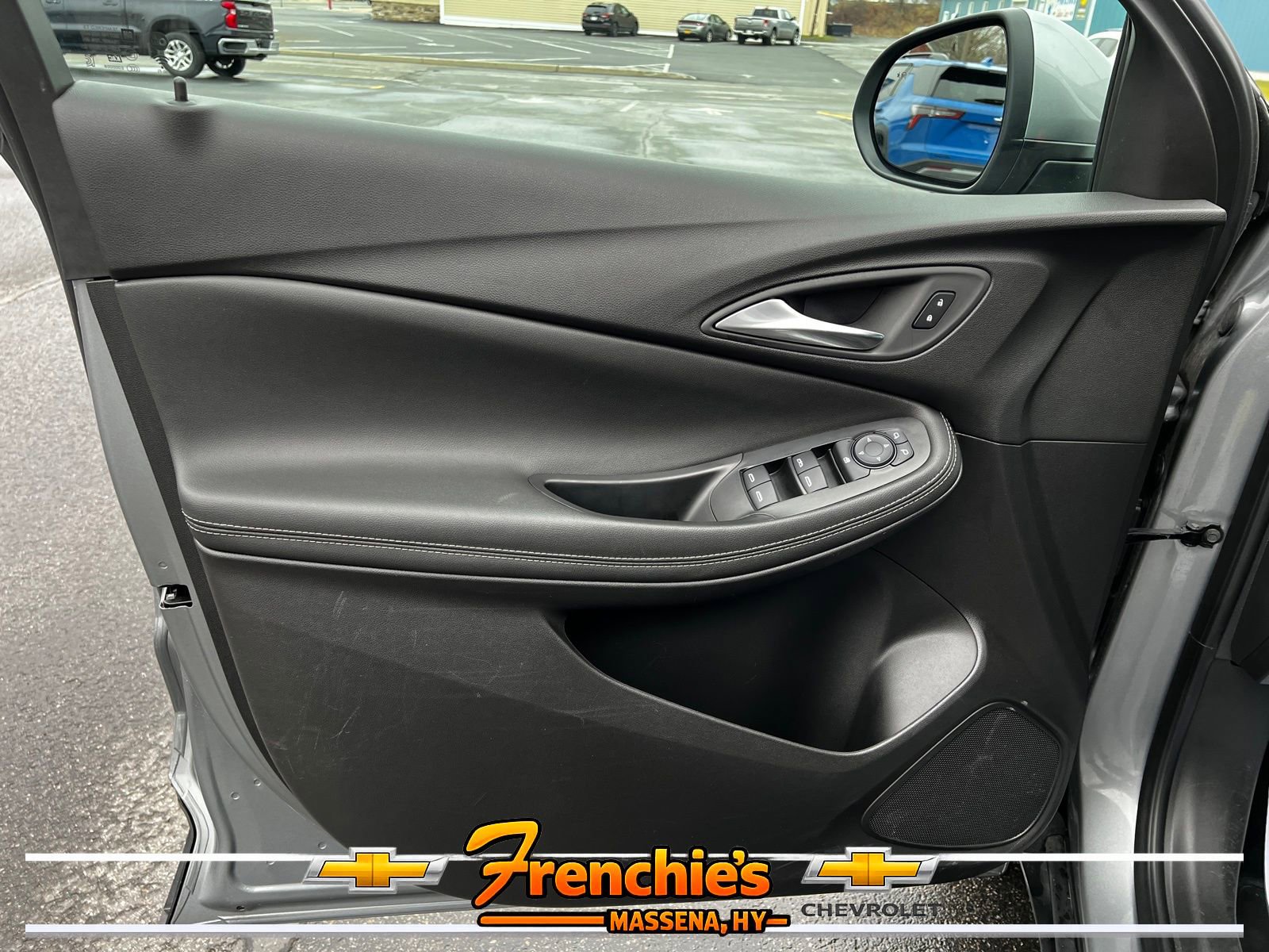 Used 2025 Buick Encore GX Preferred AWD/4WD image 9