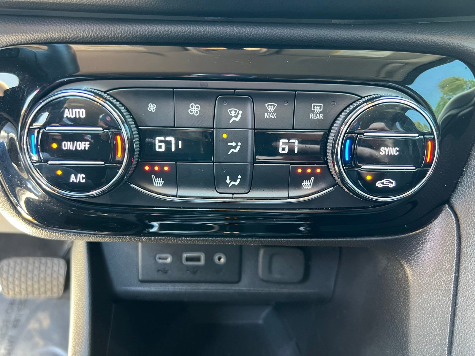 Used 2023 Buick Encore GX Select image 33