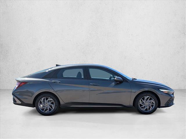 Used 2024 Hyundai Elantra SEL FWD image 4
