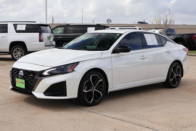 Used 2024 Nissan Altima 2.5 SR w/ SR Premium Package image 3