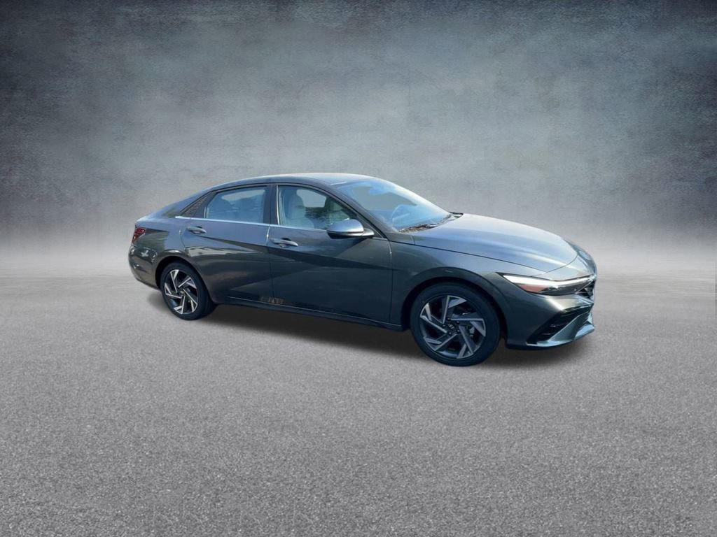 New 2025 Hyundai Elantra Limited image 26