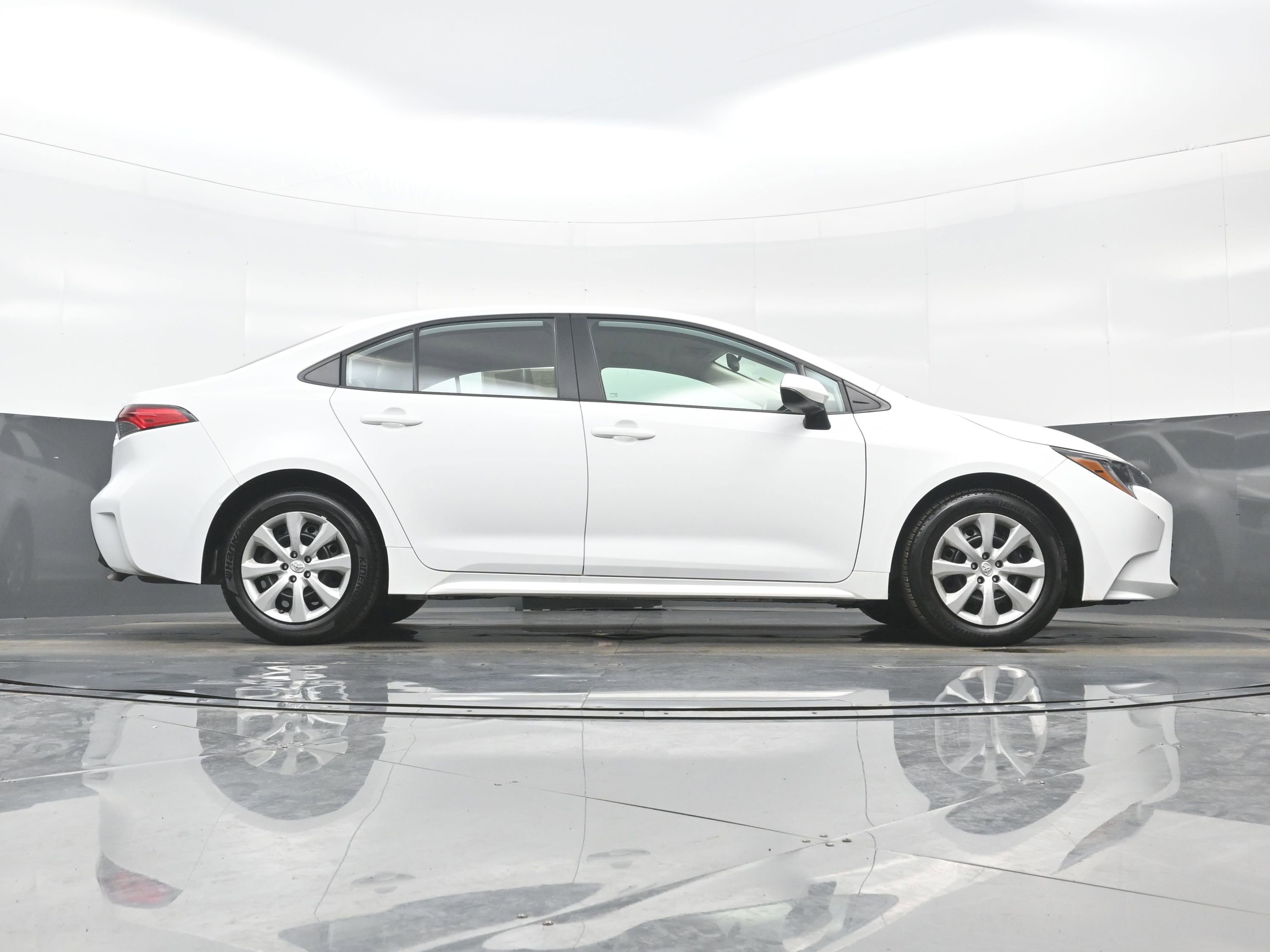 Used 2025 Toyota Corolla LE image 29