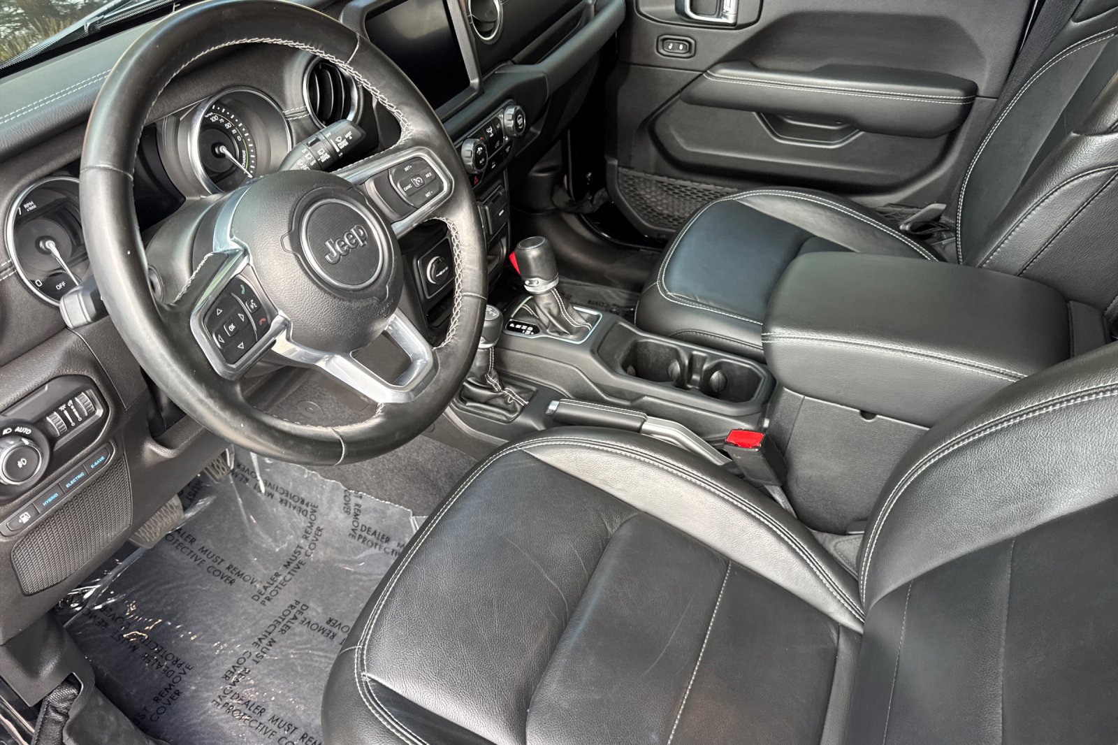 Used 2022 Jeep Wrangler Unlimited Sahara AWD/4WD image 10