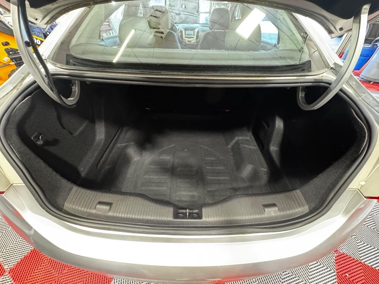 Used 2017 Chevrolet Cruze LS FWD image 11