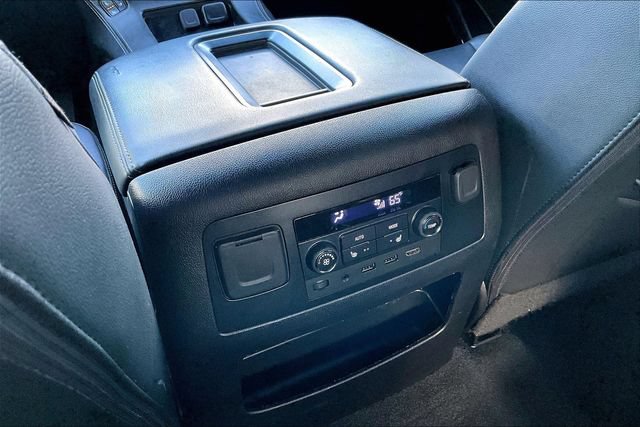 Used 2020 GMC Yukon SLT w/ Premium Edition AWD/4WD image 10