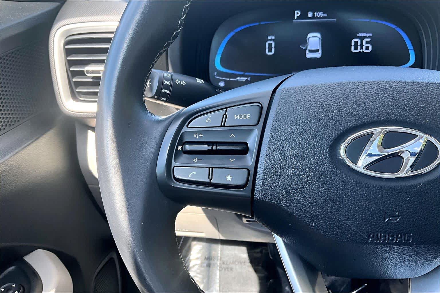 Used 2025 Hyundai Venue SEL FWD image 24