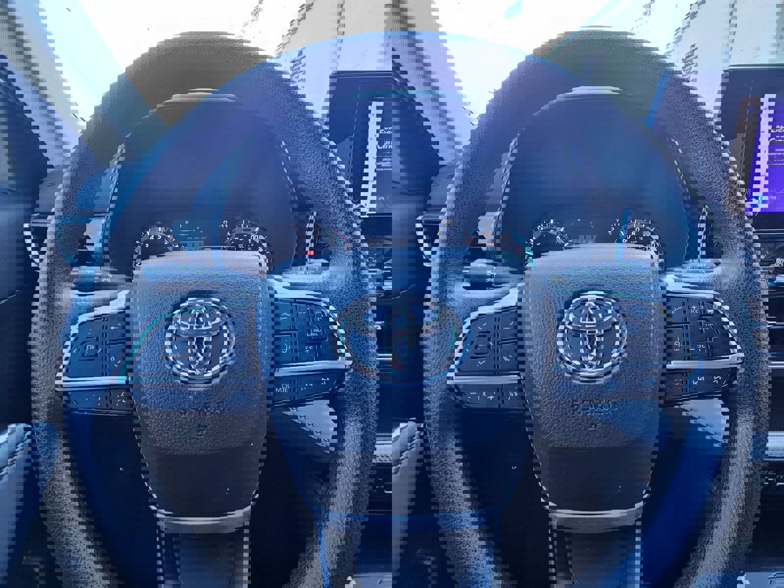 Used 2023 Toyota Highlander L image 11