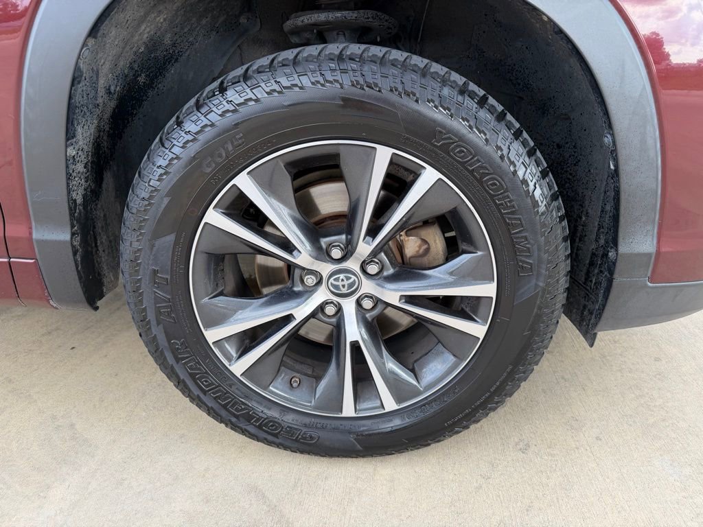 Used 2018 Toyota Highlander FWD V6 image 9