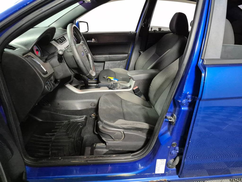 Used 2010 Ford Focus SES FWD image 9
