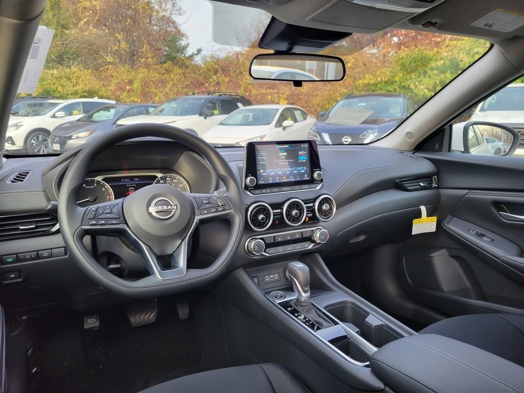 Certified 2025 Nissan Sentra SV w/ Trunk Package image 9