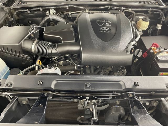 Used 2016 Toyota Tacoma SR5 w/ SR5 Appearance Package (SN) image 20