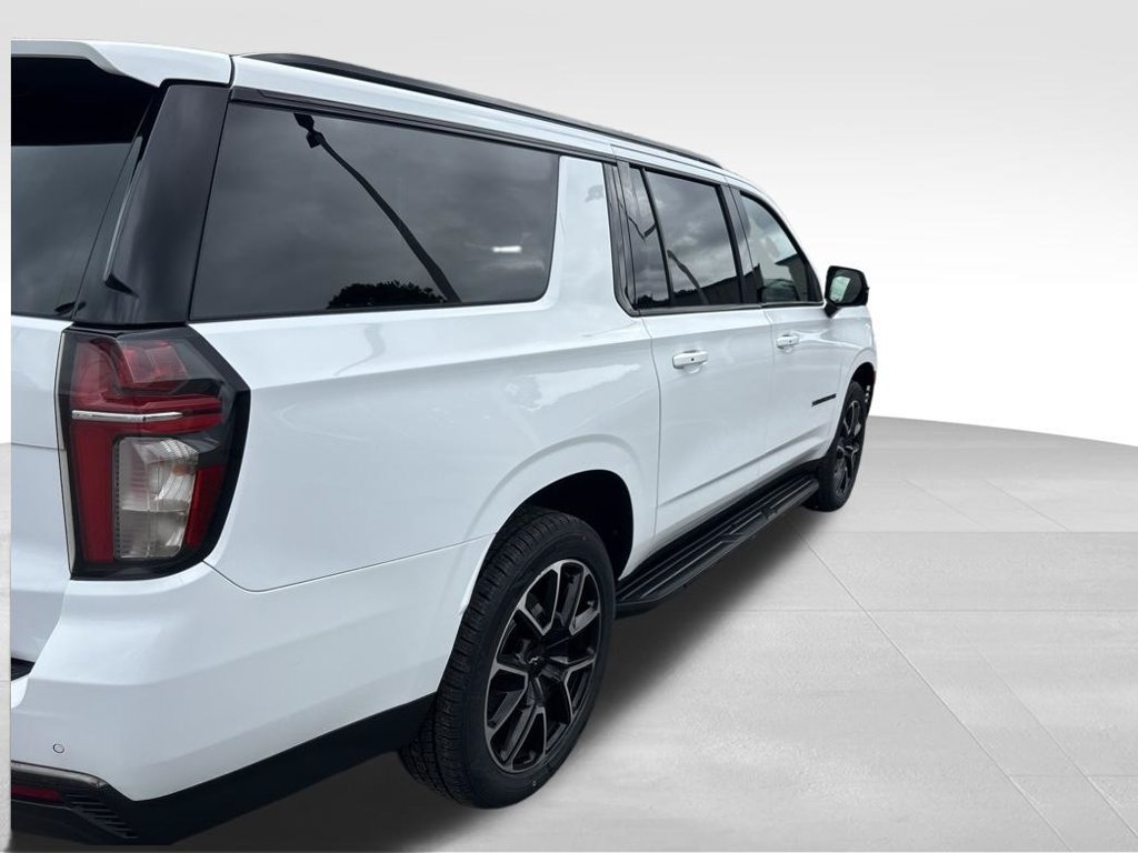 Used 2021 Chevrolet Suburban RST w/ Luxury Package AWD/4WD image 7