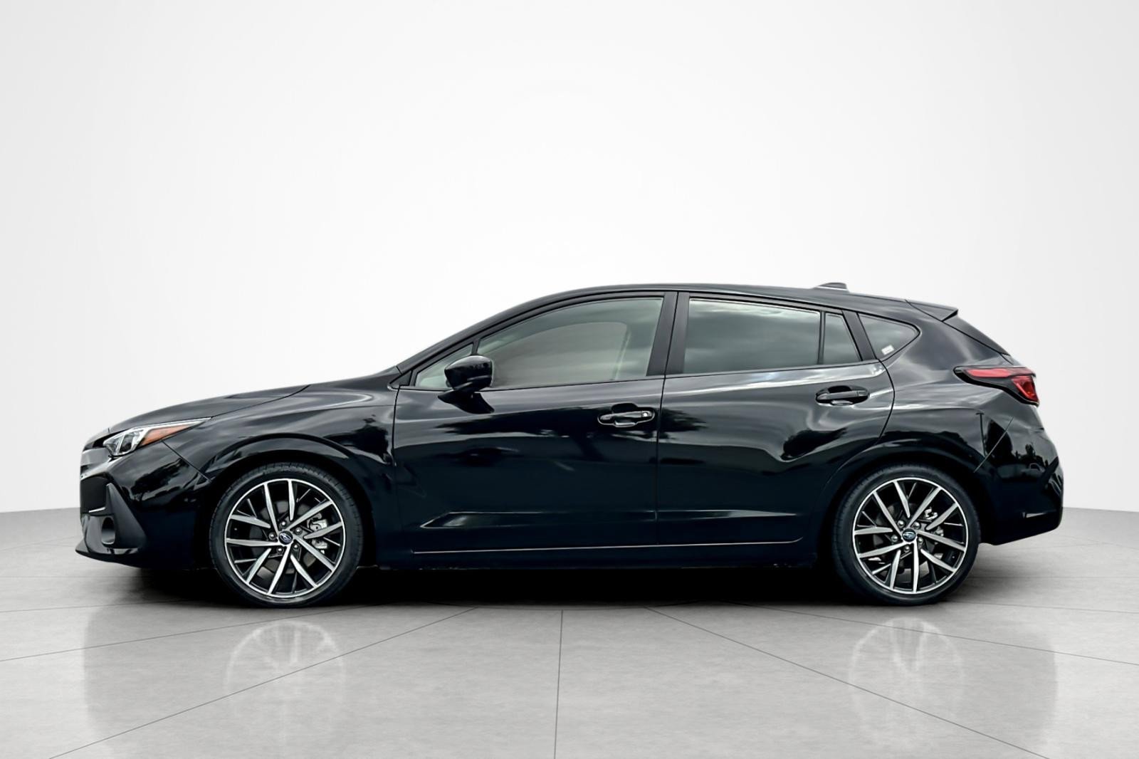 Used 2024 Subaru Impreza 2.0i Sport AWD/4WD image 2