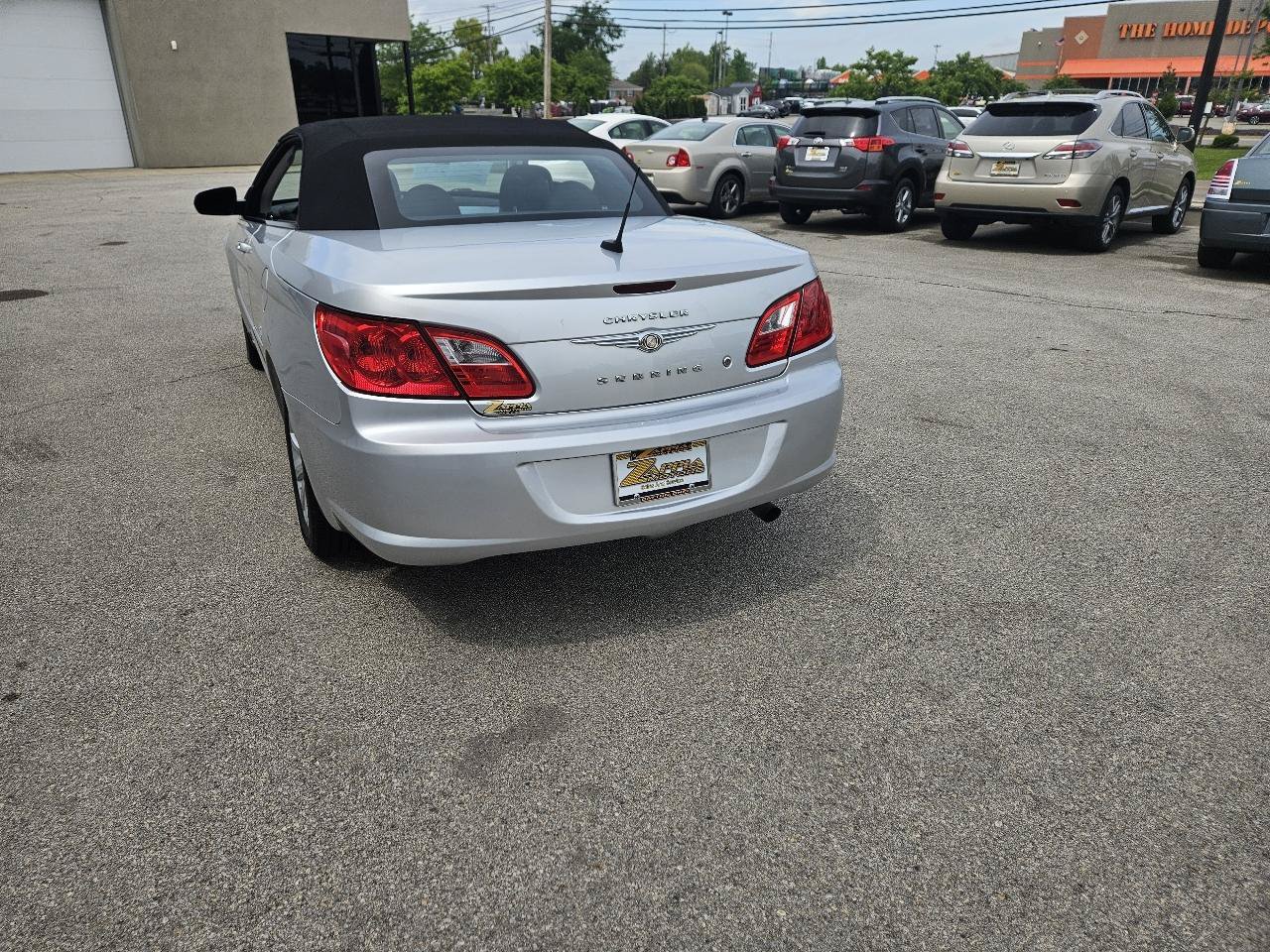 Used 2010 Chrysler Sebring Touring FWD image 5