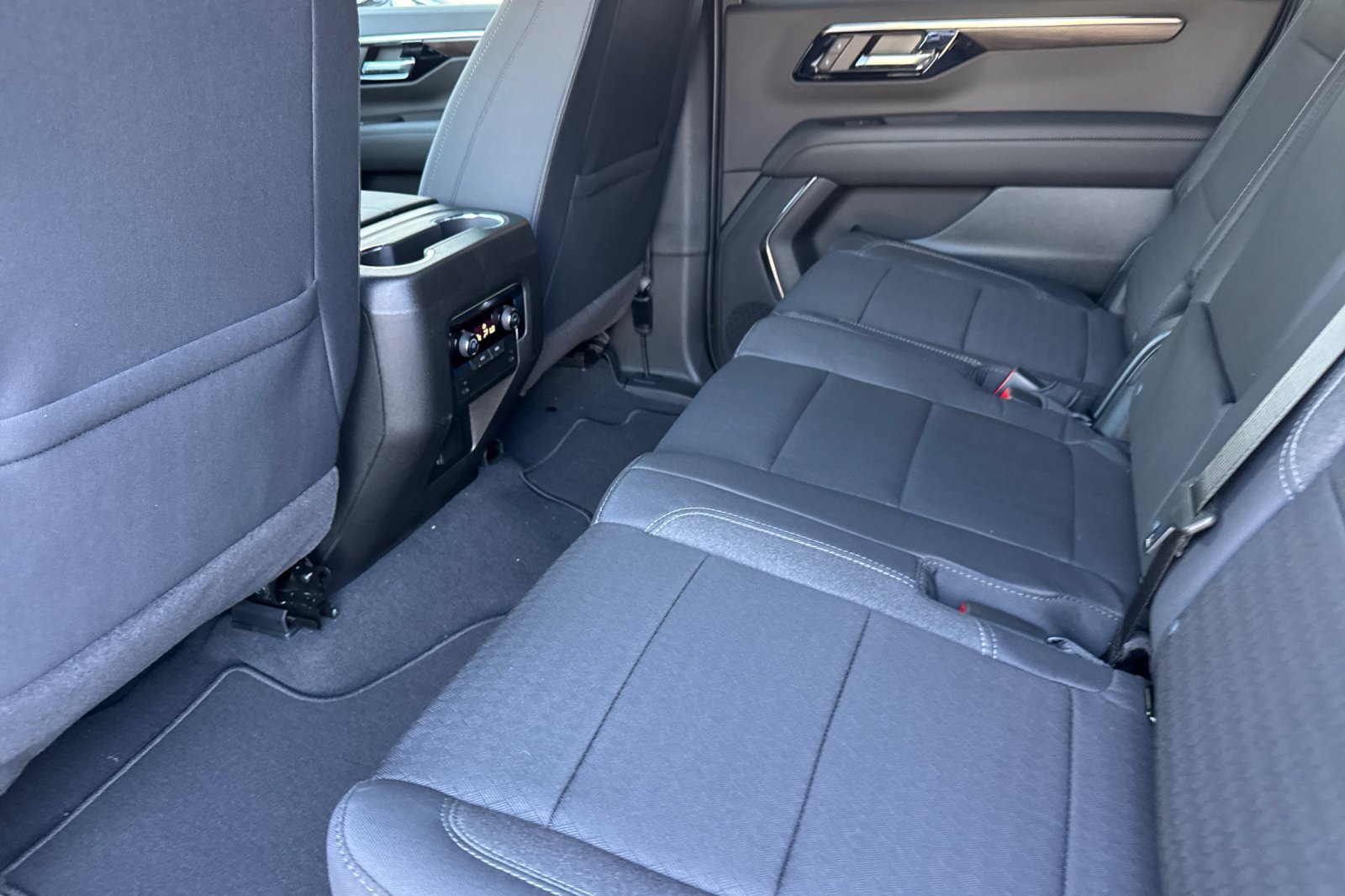New 2026 Chevrolet Suburban LS w/ Max Trailering Package RWD image 11