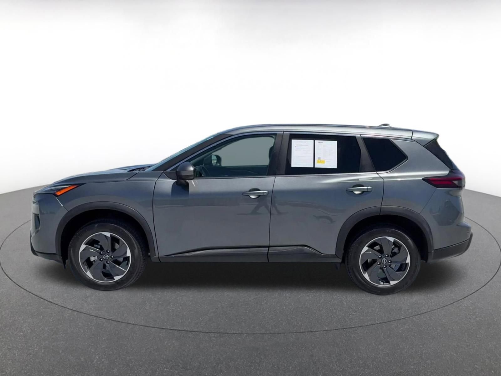 Used 2025 Nissan Rogue SV FWD image 9