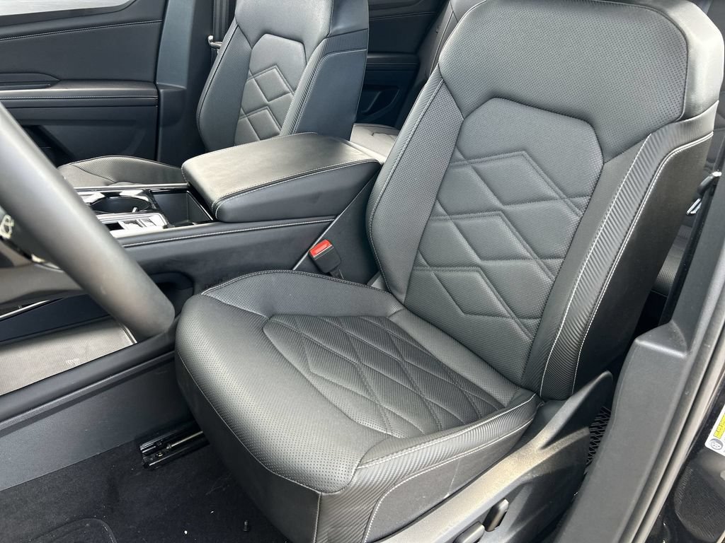Used 2024 Volkswagen Atlas Cross Sport SE FWD image 18