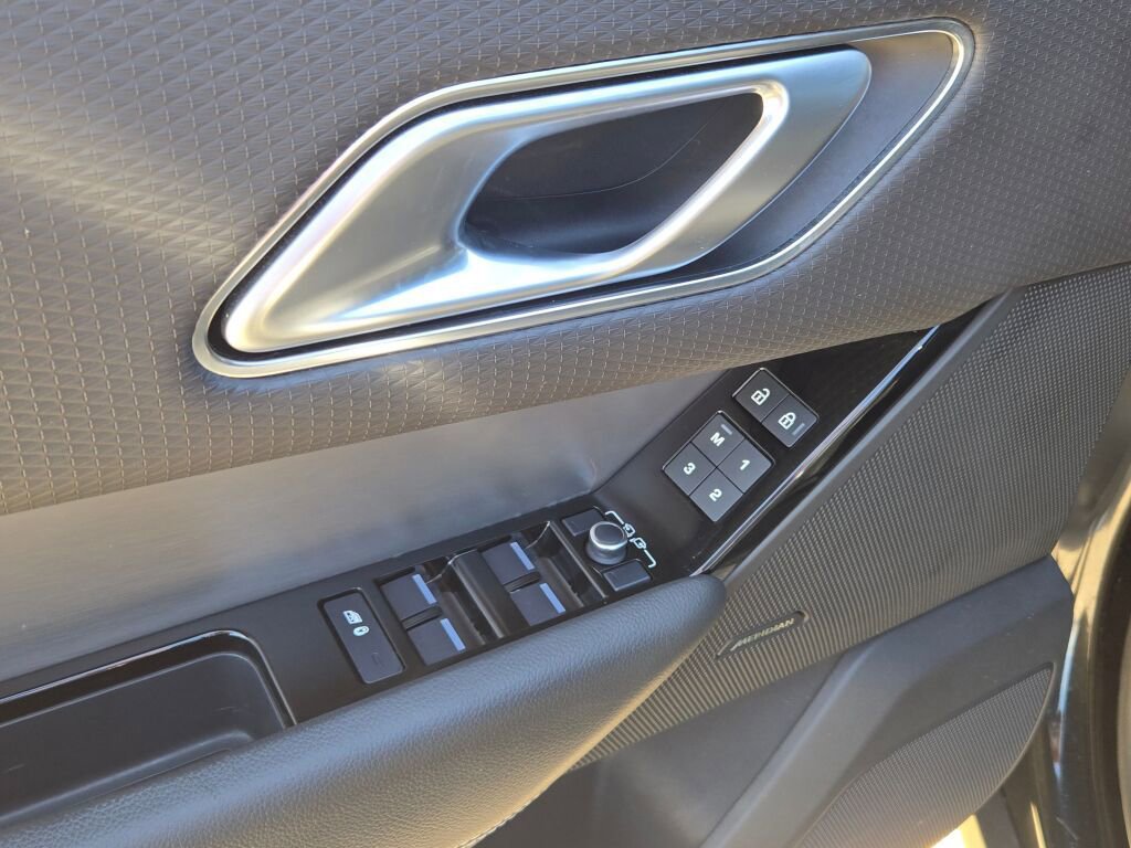 Used 2021 Land Rover Range Rover Velar R-Dynamic S image 20