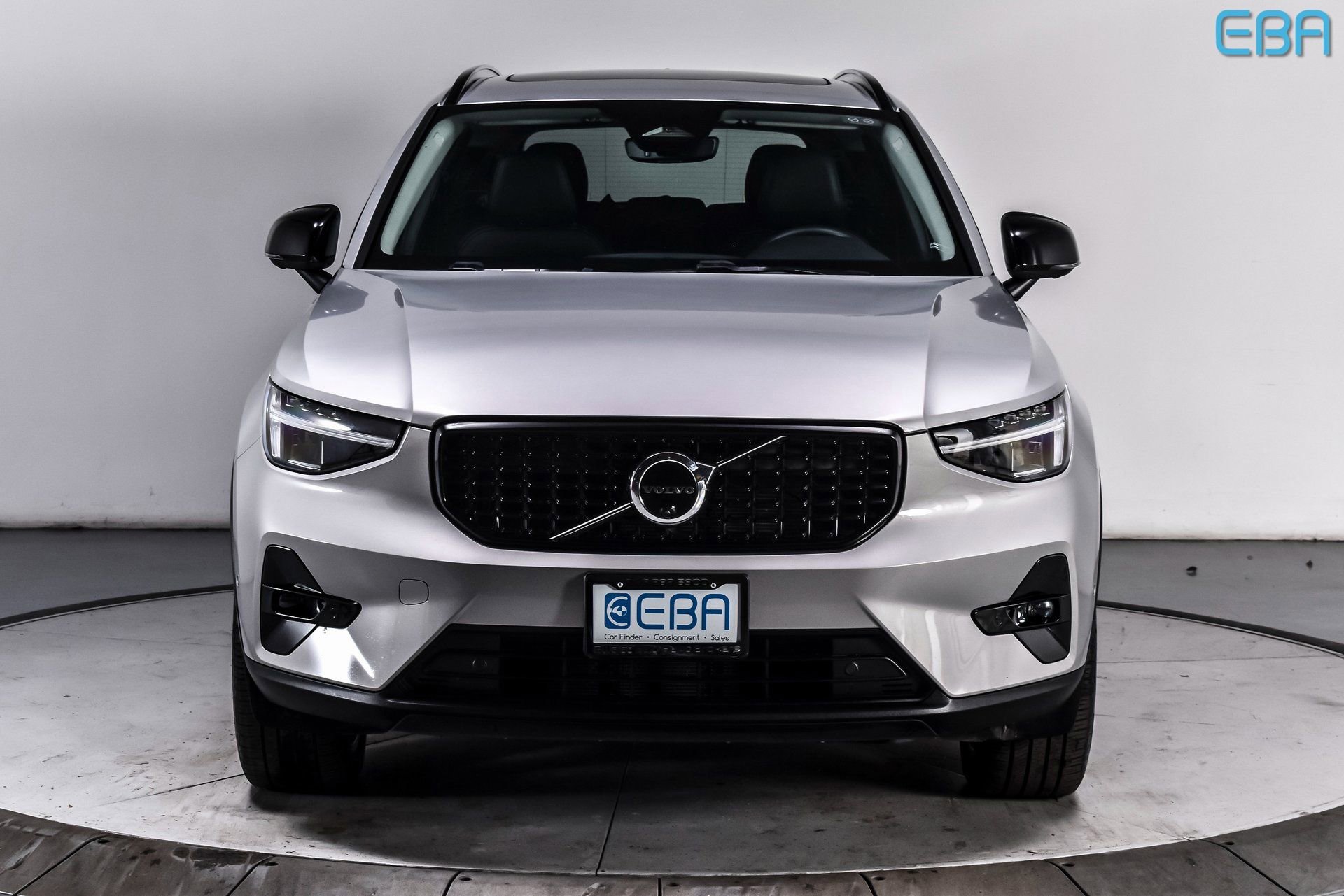 Used 2025 Volvo XC40 B5 Plus image 8