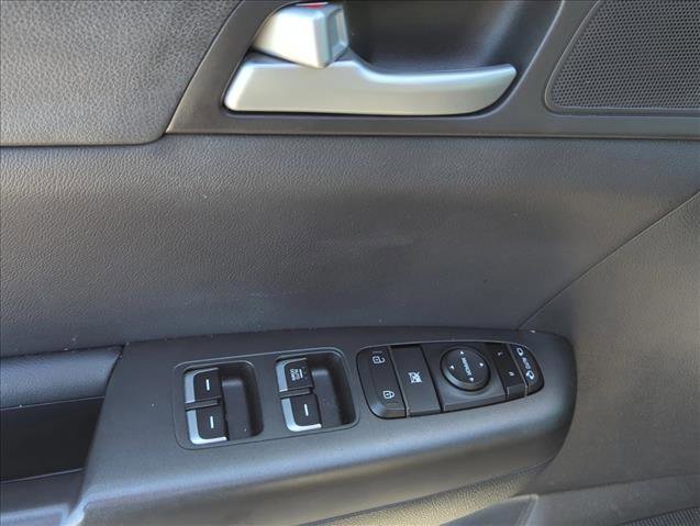 Used 2022 Kia Sportage Nightfall Edition image 8