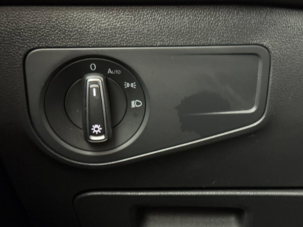 Used 2024 Volkswagen Tiguan SE image 28