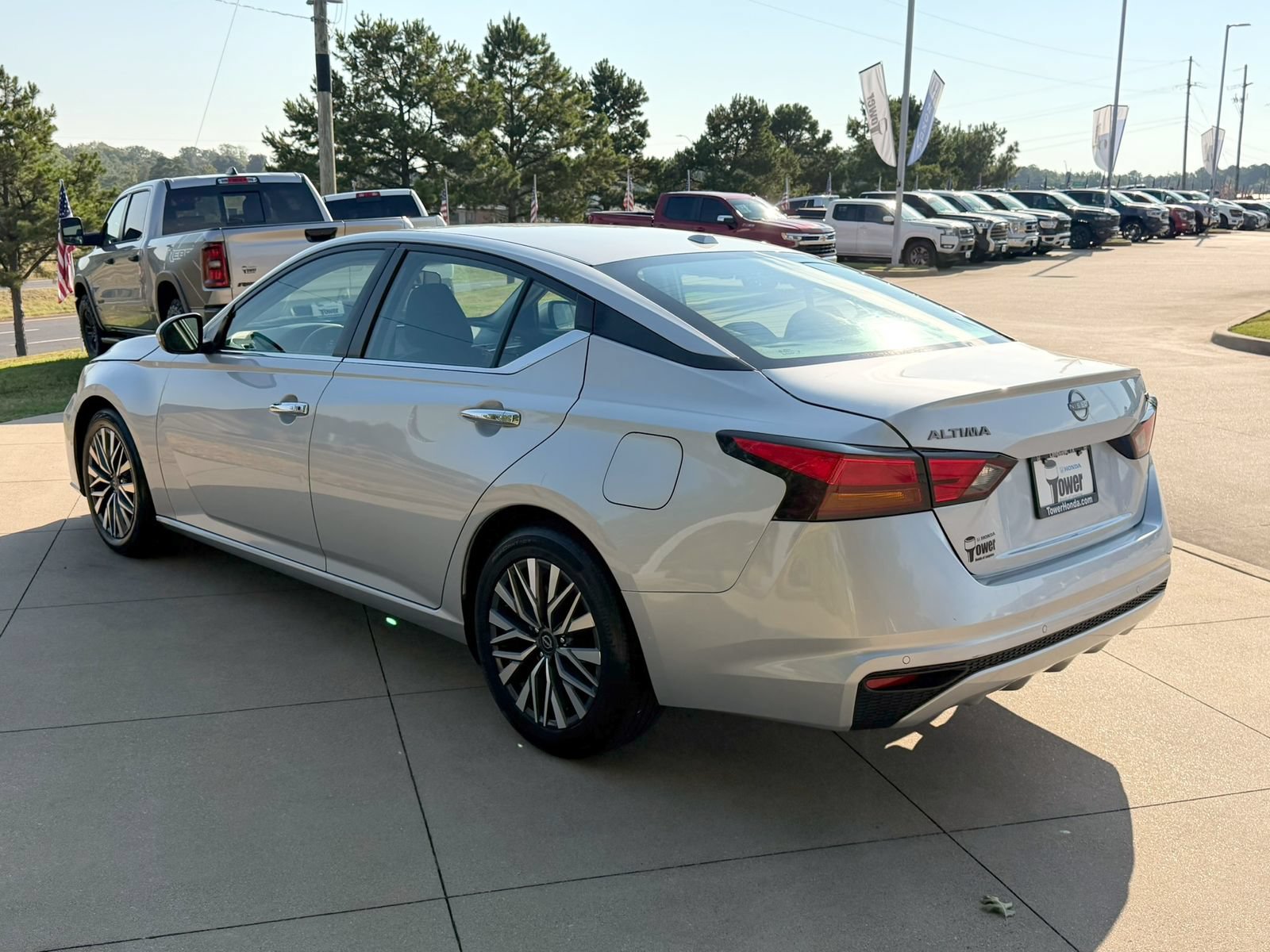 Used 2023 Nissan Altima 2.5 SV FWD image 4