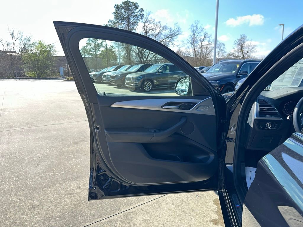 Certified 2025 BMW X4 xDrive30i image 11