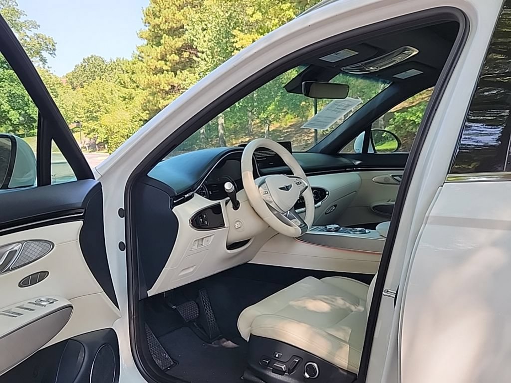 Used 2025 Genesis Electrified GV70 AWD/4WD image 5