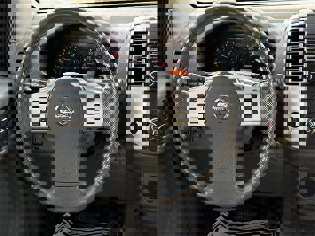 Used 2014 Nissan Frontier SV image 14