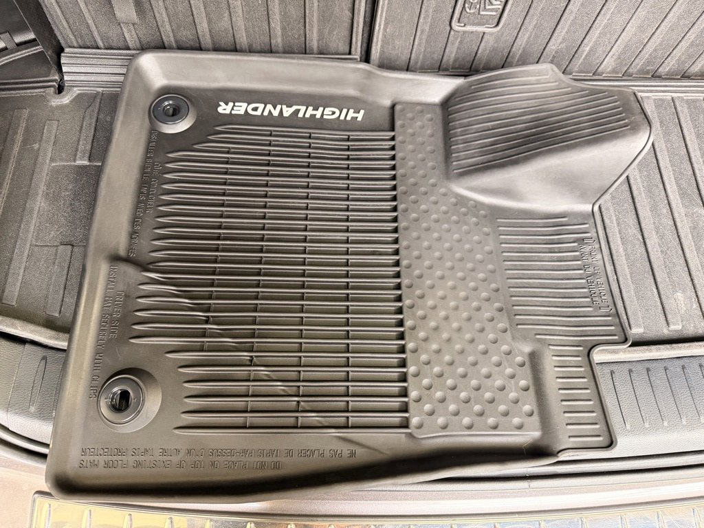 Used 2018 Toyota Highlander Limited Platinum image 9