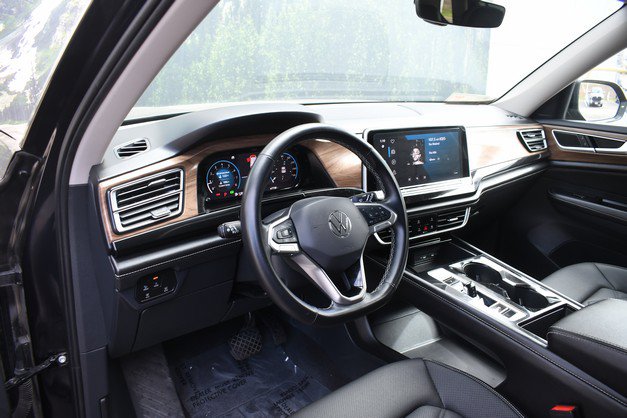 Used 2025 Volkswagen Atlas SE AWD/4WD image 14