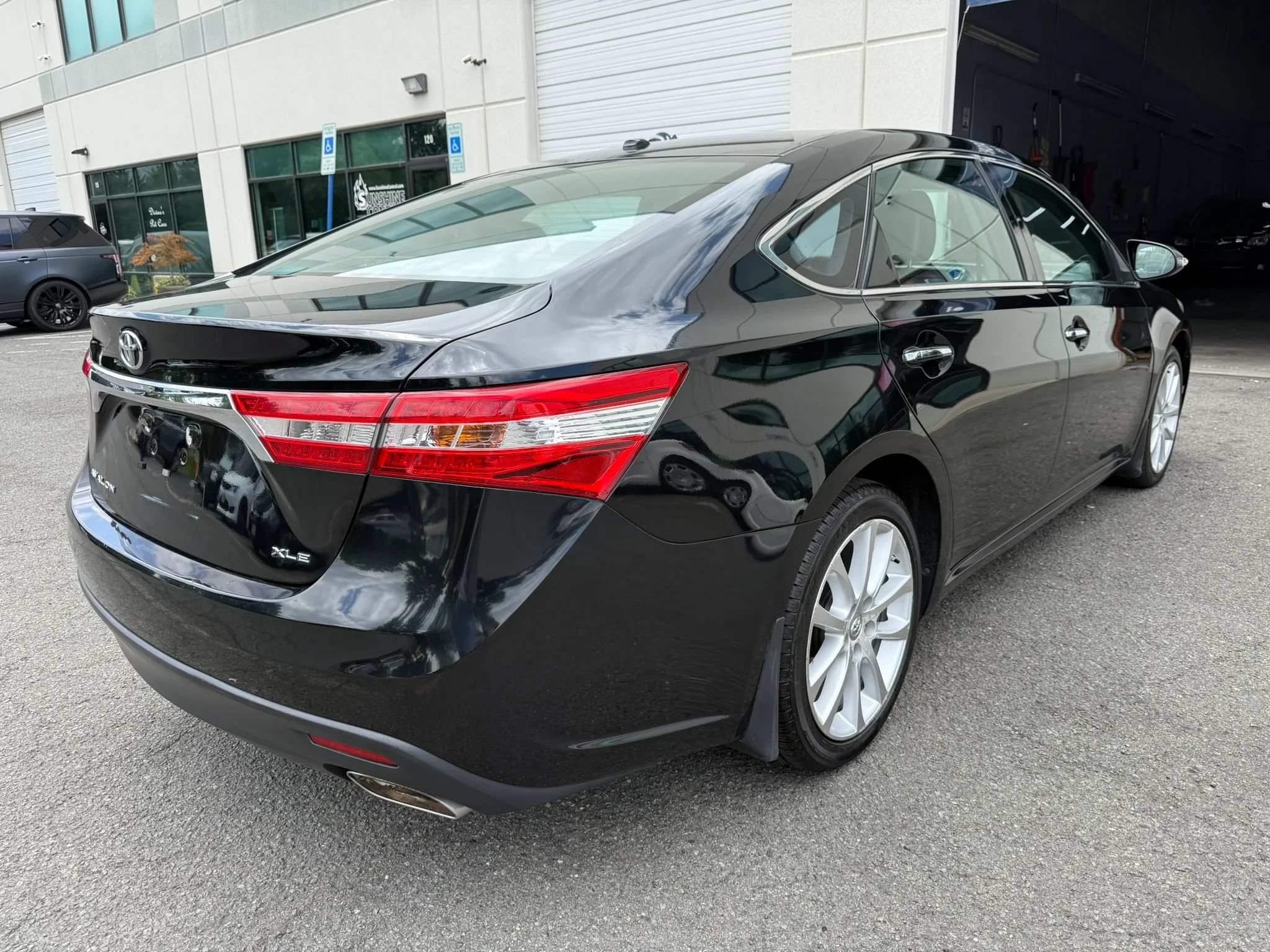 Used 2013 Toyota Avalon XLE Touring FWD image 12