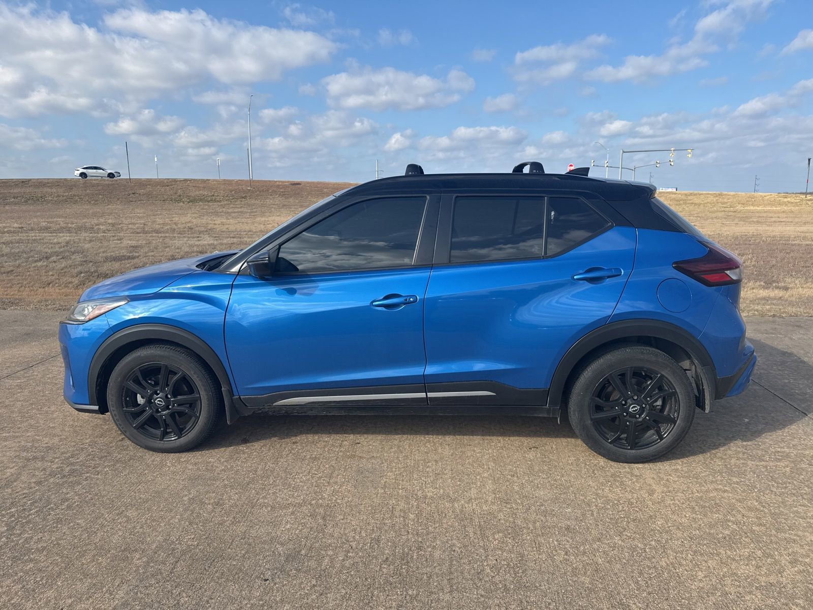 Used 2023 Nissan Kicks SR w/ Interior Electronics Package image 4