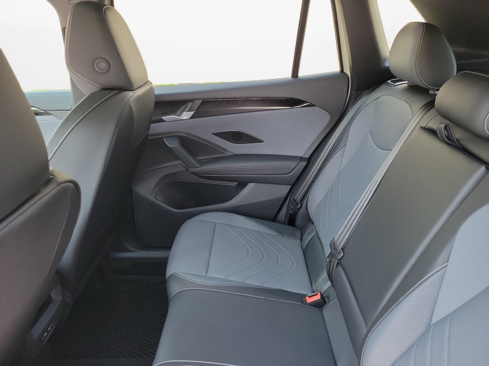 New 2026 Volkswagen Tiguan SE R-Line FWD image 13