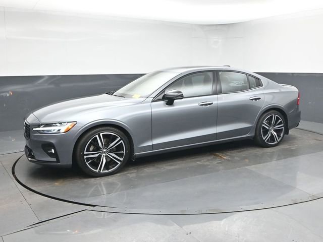 Used 2021 Volvo S60 T5 R-Design image 4