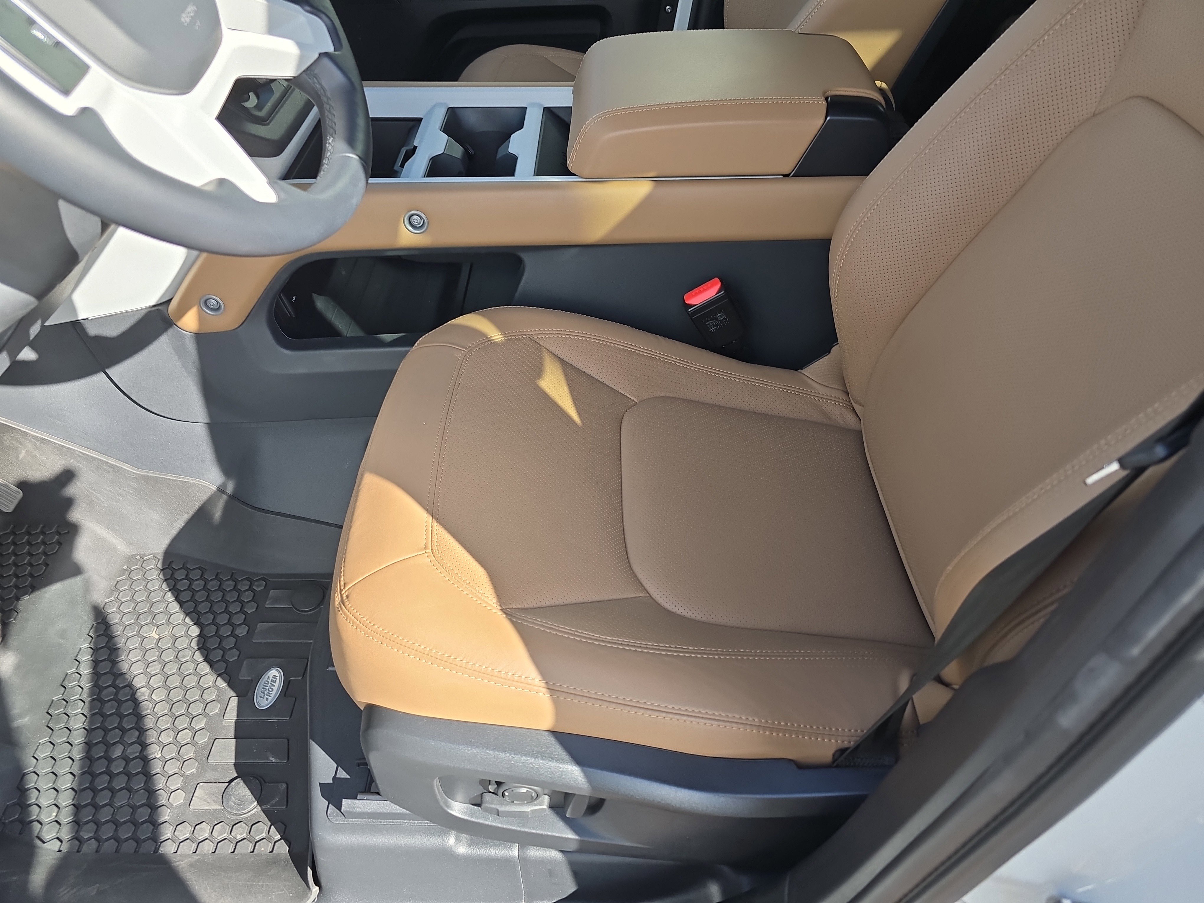 Used 2025 Land Rover Defender 110 X-Dynamic SE image 22