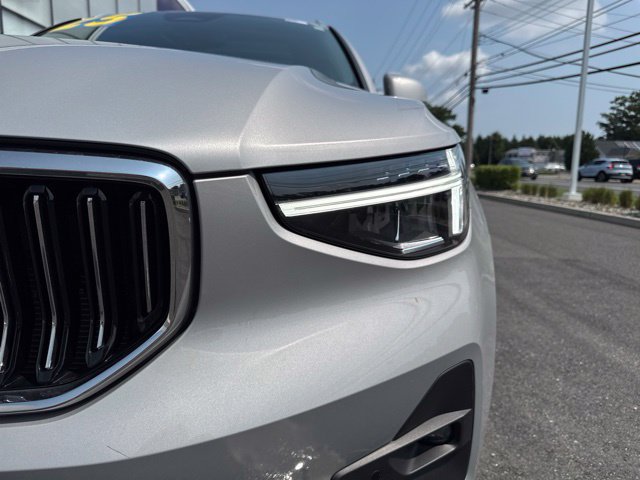 Certified 2025 Volvo XC40 B5 Plus AWD/4WD image 8