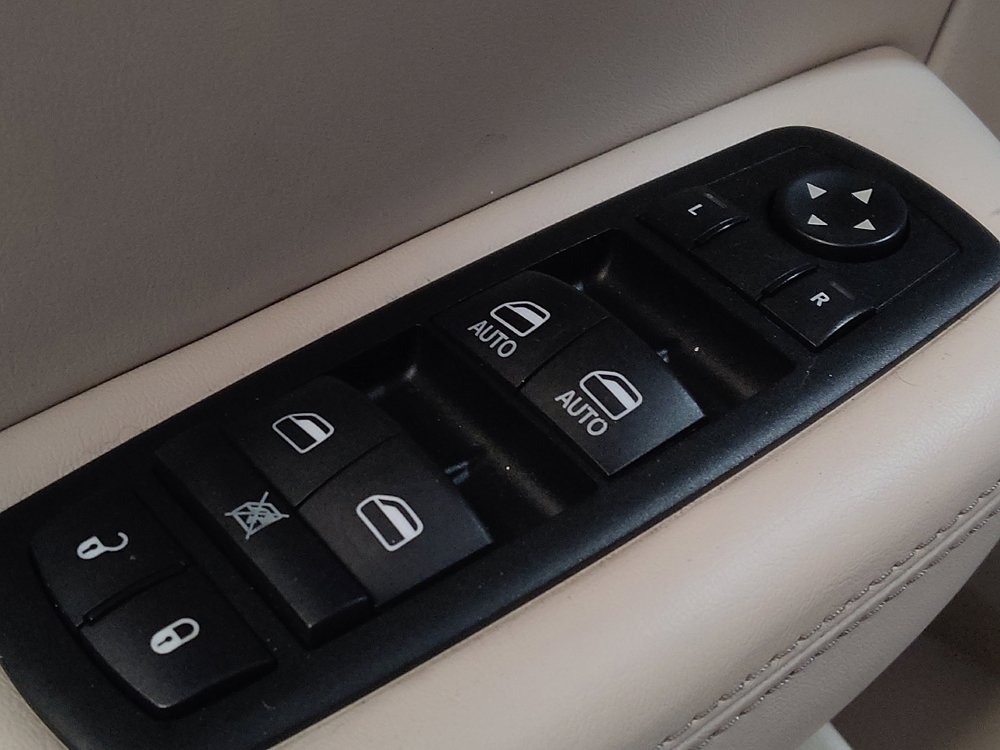 Used 2015 Chrysler 200 C w/ Navigation & Sound Group I image 27